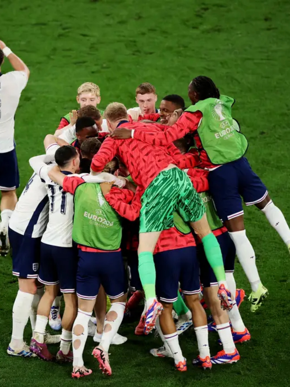 双雄对阵，欧洲足球赛场掀起波澜的简单介绍